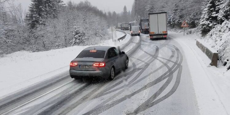 Naglo zahlađenje nakon toplog vikenda: Od ponedjeljka vjetar, kiša i snijeg