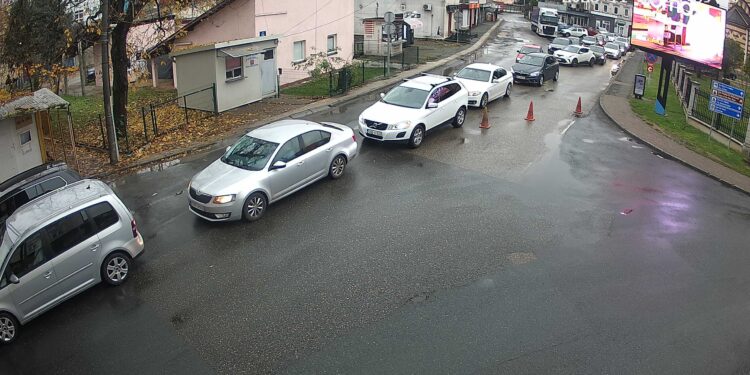 Gužva na graničnom prelazu Gradiška