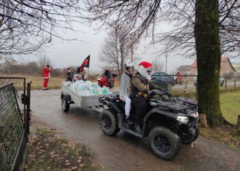 „Moto Amigosi“ paketićima obradovali učenike lijevčanskih škola