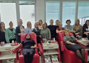 Članice Aktiva žena SNSD-a Gradiška dale krv