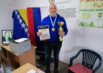 Siniša Adžić pobjednik osmog memorijalnog šahovskog turnira “Prim. dr Remzo Suhonjić” (FOTO)