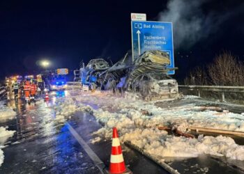 Vozaču iz BiH izgorio šleper pun Mercedesa: Šteta se broji u stotinama hiljadama eura