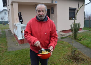 Najneobičniji univerzitetski profesor mir pronašao u Dodikovom selu: U Banjaluci radim, u Mrčevcima sakupljam energiju