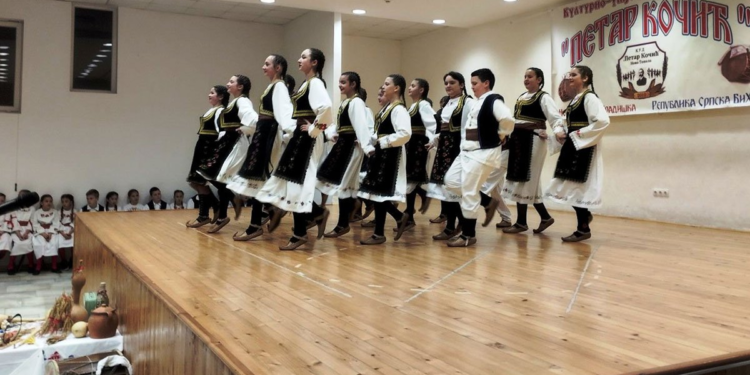Humani folkloraši iz Nove Topole i Podgradaca