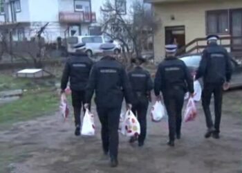 Policajci iz Gradiške u prazničnoj misiji: Obradovali one kojima je pomoć najpotrebnija