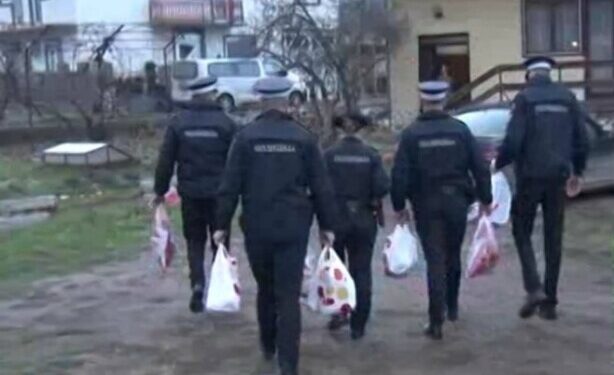 Policajci iz Gradiške u prazničnoj misiji: Obradovali one kojima je pomoć najpotrebnija