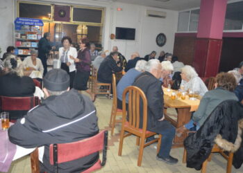 Kad zasvira harmonika petkom u pet: Penzioneri iz Gradiške uživali na igranci (FOTO)