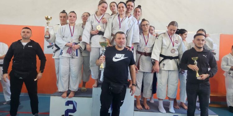 Istorijski dan za gradiški džudo: Kozara šampion i vicešampion Republike Srpske (FOTO)