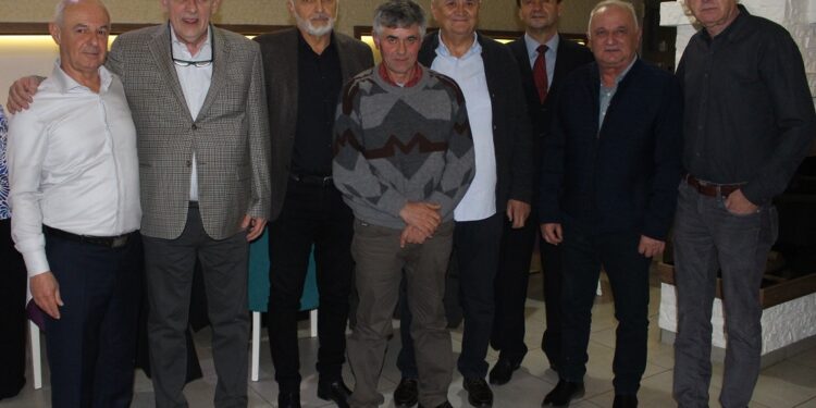 Susret gimnazijalaca u Gradišci: Četiri i po decenije uspomena na đački rastanak (FOTO)