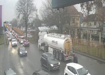 Duge kolone na granicama, dolazi dijaspora
