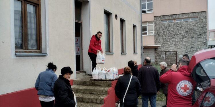 Gradiški Crveni krst obezbijedio pakete za lica sa invaliditetom