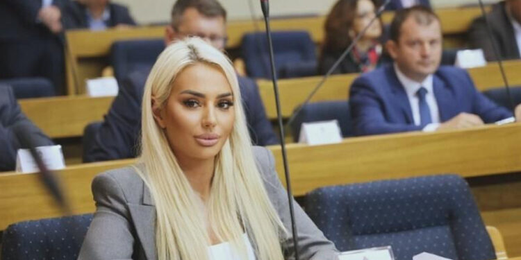 Političarka iz RS-a, Nikolina Šljivić diplomirala za četiri mjeseca?