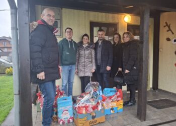 Gradska čistoća“ Gradiška obezbjedila paketiće za djecu „Duge“