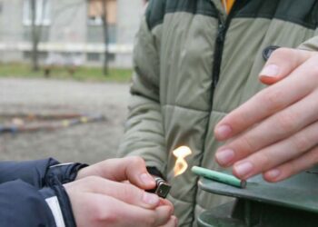 Desetogodišnjem dječaku petarda eksplodirala u ruci, amputirana mu dva prsta