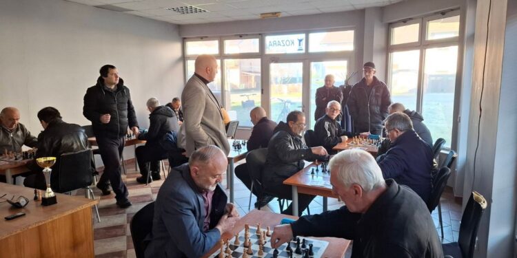 Goranu Lendiću šampionski pehar na prvenstvu šahovskog kluba Kozara (FOTO)