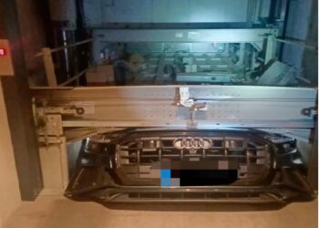 Auto s dvoje djece propao kroz garažni lift u Srbiji