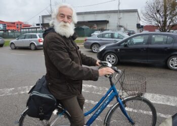 Gradiški Djeda Mraz ima pune ruke posla: Svakodnevno dopunjava torbu poklonima (FOTO)