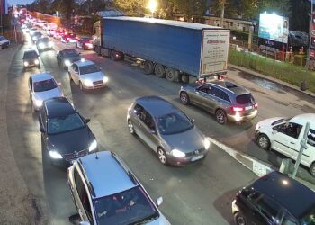 U Gradišci i Gradini duge kolone vozila u oba smjera