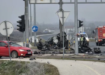 Stravični prizori sa mjesta nesreće: Automobilom se zabio u stub, od vozila ništa nije ostalo