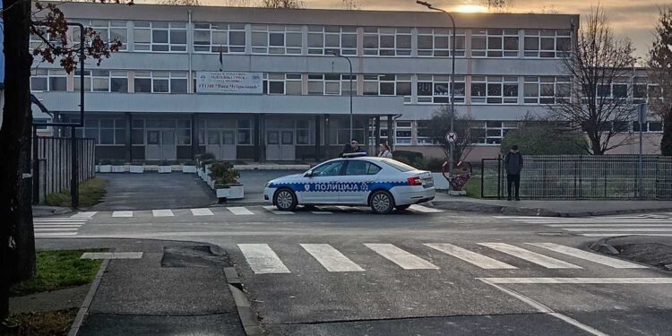 Dojava o bombi u više osnovnih škola u Gradišci