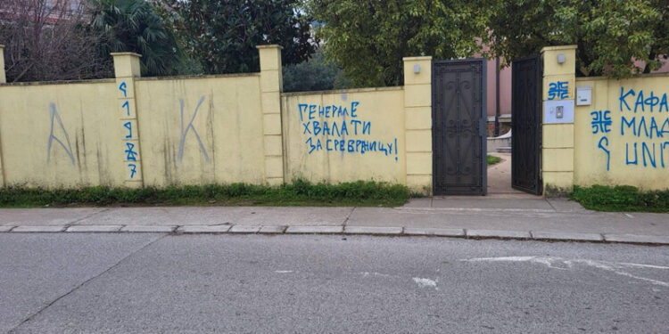 Neko na ambasadi BiH u Podgorici napisao sramotne poruke
