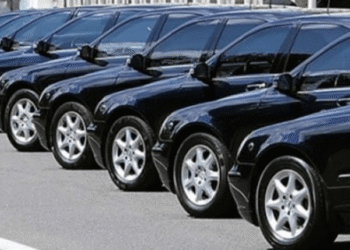 Banjalučki advokat uputio neobičan zahtjev: Traži službeni Mercedes i salu za kartanje