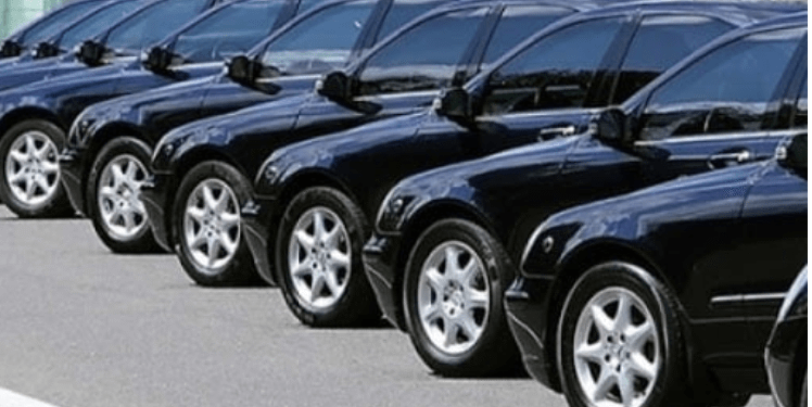 Banjalučki advokat uputio neobičan zahtjev: Traži službeni Mercedes i salu za kartanje