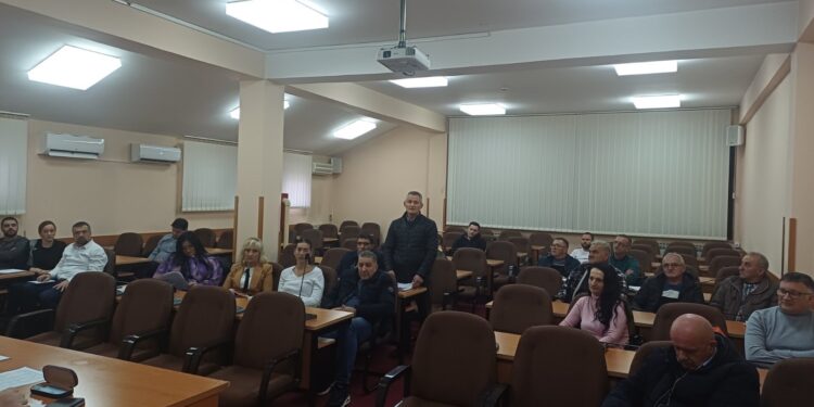 Održani sastanci odbornika sa predsjednicima mjesnih zajednica u sali za sjednice Skupštine grada Gradiška