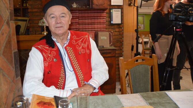 Vujo Stanivuk, doktor ekonomije, pjesnik i pjevač: Mudrost i učenje su najvažniji u životu