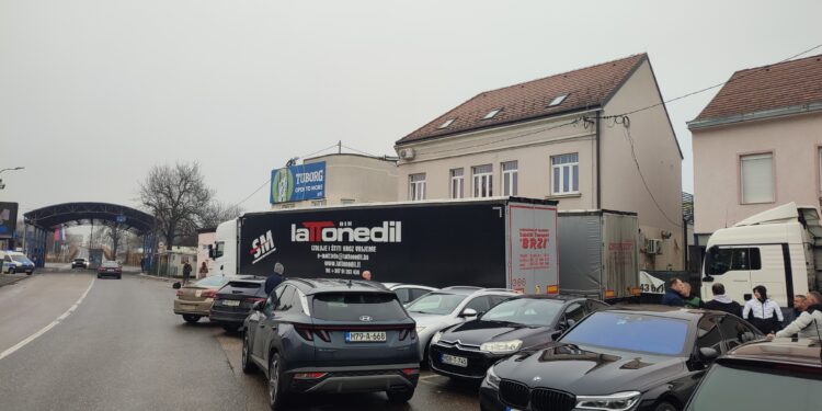 Prevoznici u BiH, Srbiji, Crnoj Gori i Sjevernoj Makedoniji počeli sa blokadom graničnih prelaza u regionu. 