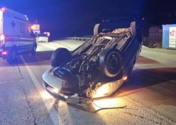 Vozač iz BiH pijan sletio s ceste u Tirolu: Auto završio na krovu