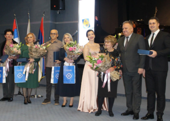 Svetosavska akademija u Gradišci: Nagrade za izuzetan uspjeh u prosvjeti