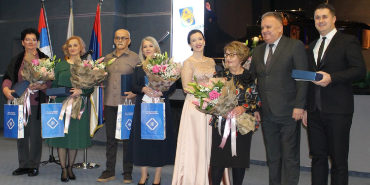 Svetosavska akademija u Gradišci: Nagrade za izuzetan uspjeh u prosvjeti