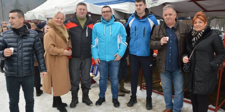 “Zima u Podgradcima” okupila oko 40 učesnika i brojne posjetioce