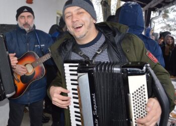 Svestrani Aleksandar: Piše stručne knjige, svira na narodnim veseljima i uzgaja hranu na organski način