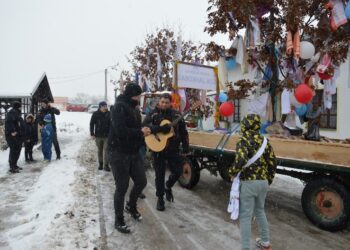 Badnji dan u Gradišci: Četiri badnjaka dočekani u Bok Jankovcu (FOTO)
