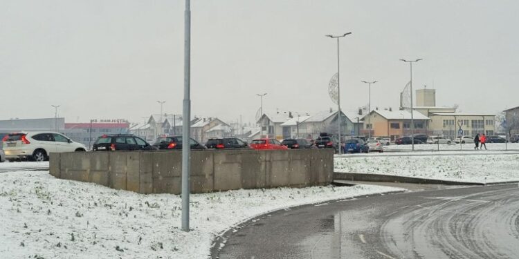 Gradiška danas u kolapsu: Vozi se sporo na svim pravcima (FOTO)