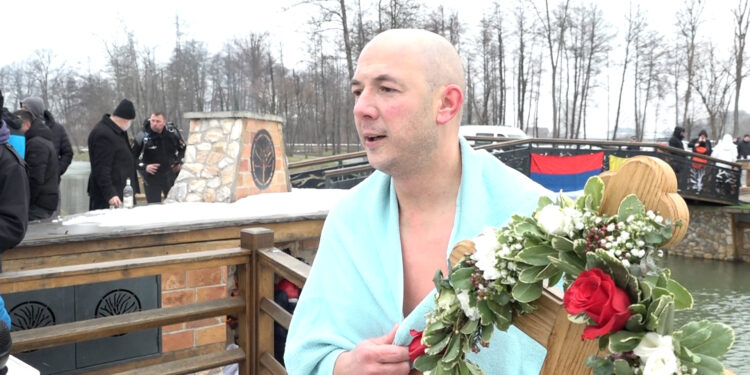 Branislav Zvijerac prvi doplivao do Časnog krsta na rijeci Jablanici
