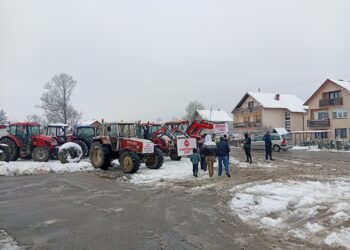 Mljekari organizovali mirnu protestnu vožnju