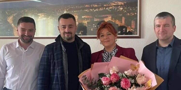 Predsjednica Skupštine Renata Obradović Popović sa bivšim kolegama u KP “Gradska čistoća” Gradiška
