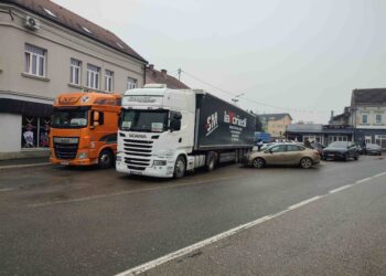 Nastavljena blokada teretnog saobraćaja na granici sa Hrvatskom