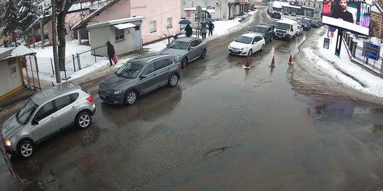 Pojačan intenzitet saobraćaja na tri prelaza ka Hrvatskoj
