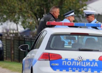 Dva maloljetnika uhapšena zbog napada na policajca, obojice bila pijana