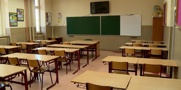 Problem s koncentracijom: U Srbiji razmatraju skraćivanje školskih časova sa 45 na 30 minuta