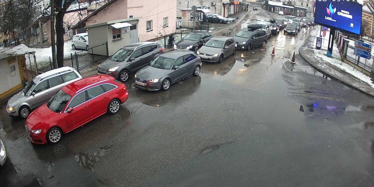 Na graničnom prelazu Gradiška pojačana frekvencija vozila na izlazu