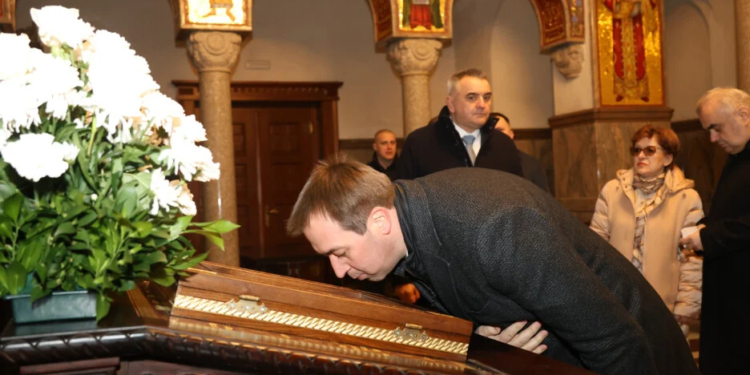 Nova Vlada RS-a daleko od sekularnosti: Minić i ministri položili zakletvu u hramu