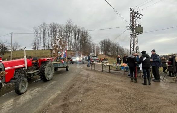 Voženje Badnjaka u Kijevcima