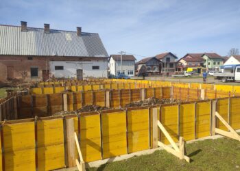 U toku izgradnja parohijske sale u Brezik Lamincima