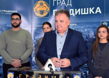 U Gradišci potpisani ugovori sa 106 stipendista (FOTO)