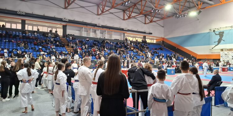 Rekordnih 800 takmičara na 4. međunarodnom karate turniru “Niten Kup” (FOTO)